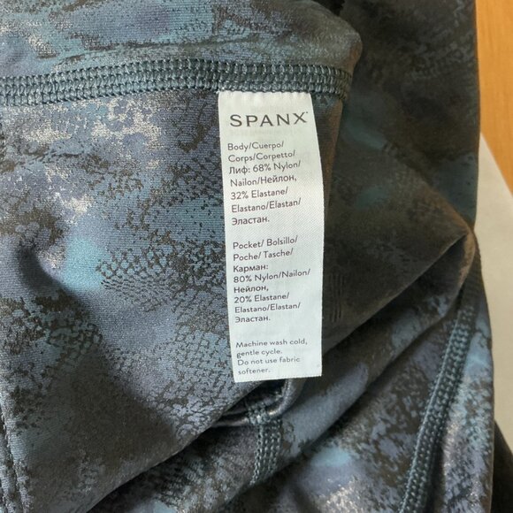 Spanx Blue Reptile Snake Booty Boost 7/8 Length Leggings 50248R NWT L - Picture 7 of 8